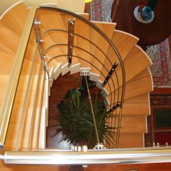 Escalier ouvert avec structure en fer