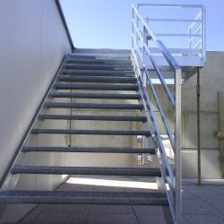 Escalier en fer galvanisé pour issues de sécurité
