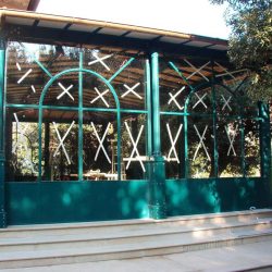 Gazebo en fer de style antique