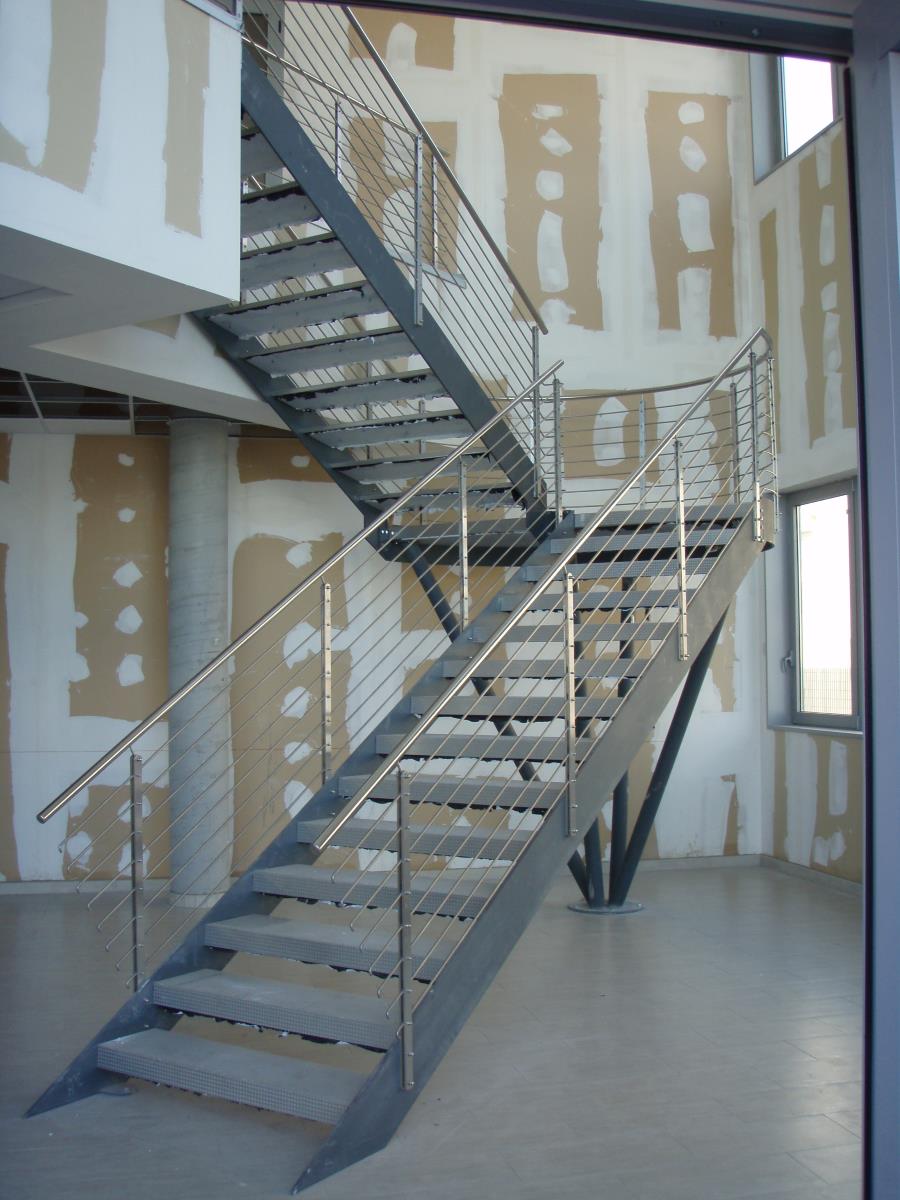 Scala A Giorno In Ferro Con Gradini In Legno Total Black