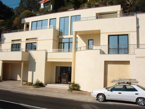 parapetto-portoncino-ingresso-acciaio-cap-martin-francia-000-18